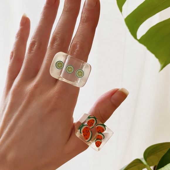 Urban Outfitters Lime Resin Ring - Picture 3 of 5